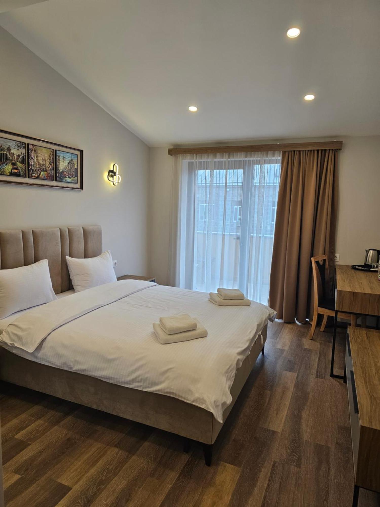 Hotel Avenue 30 Yerevan Bagian luar foto