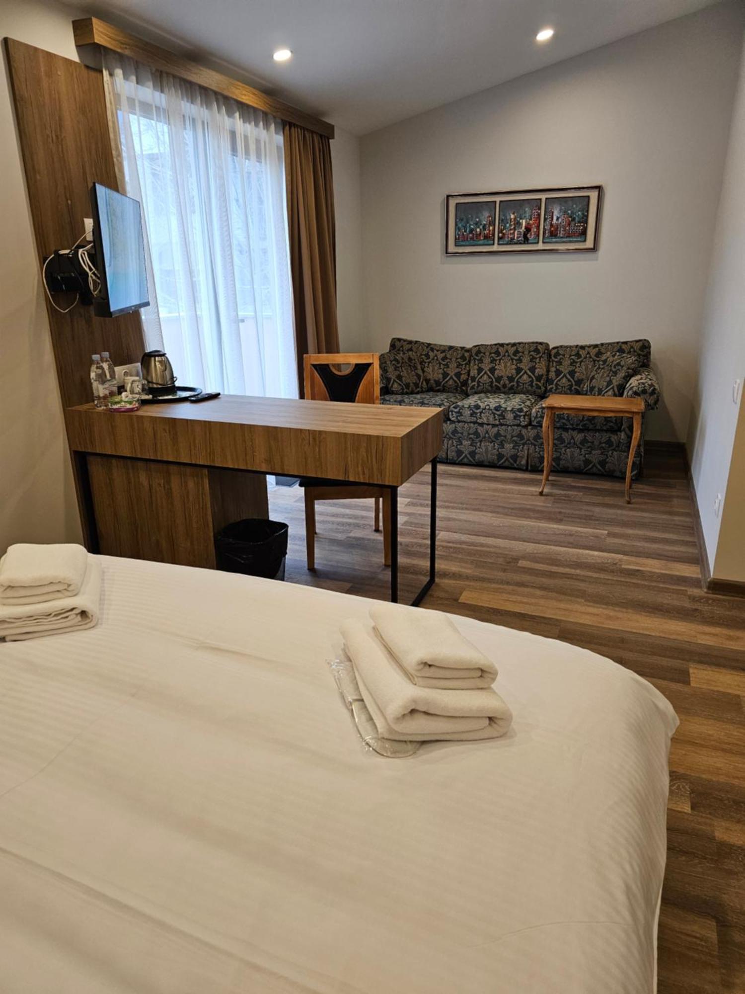Hotel Avenue 30 Yerevan Bagian luar foto