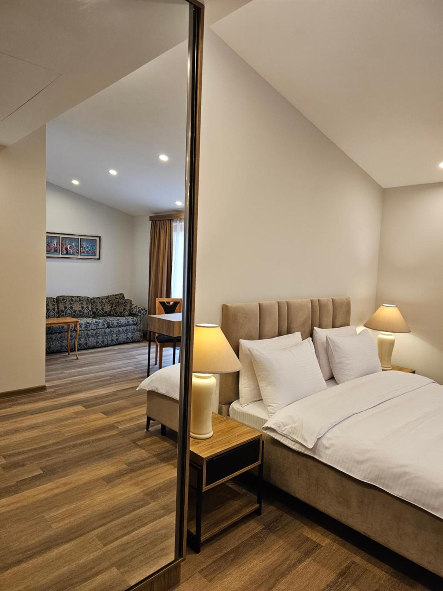 Hotel Avenue 30 Yerevan Bagian luar foto