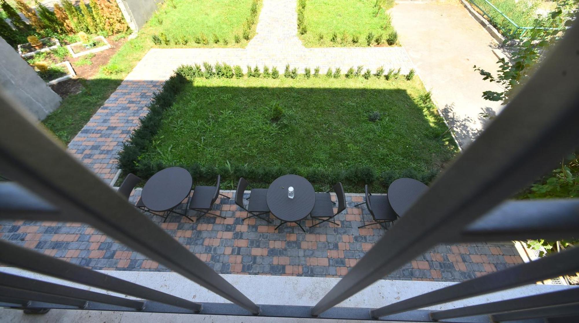Hotel Avenue 30 Yerevan Bagian luar foto
