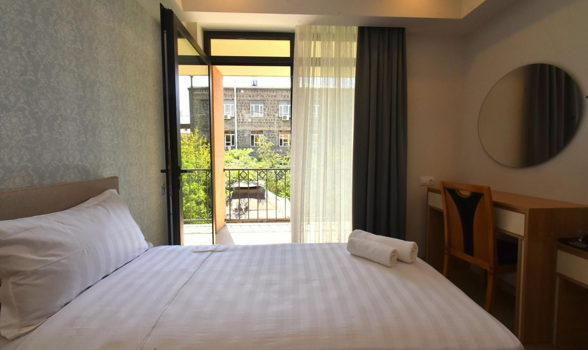 Hotel Avenue 30 Yerevan Bagian luar foto