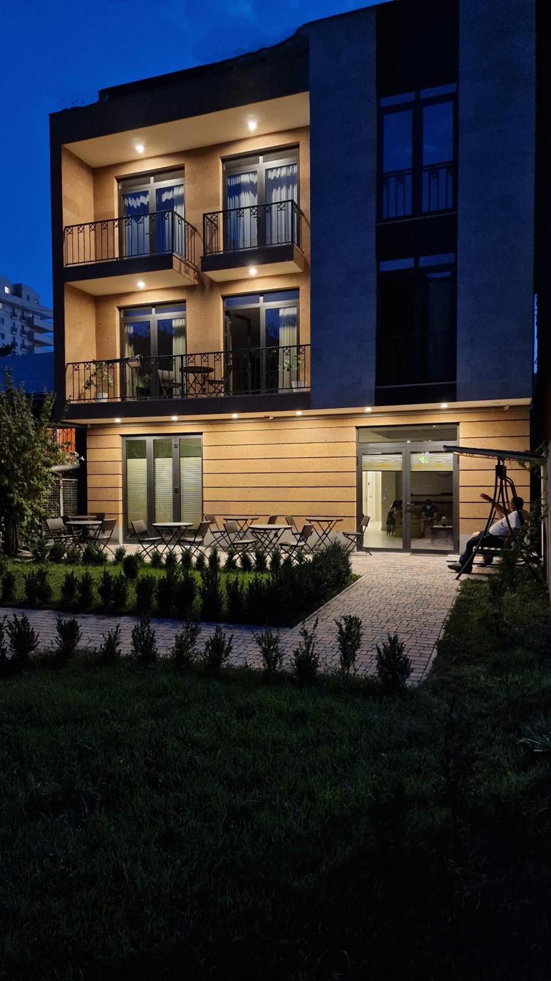 Hotel Avenue 30 Yerevan Bagian luar foto