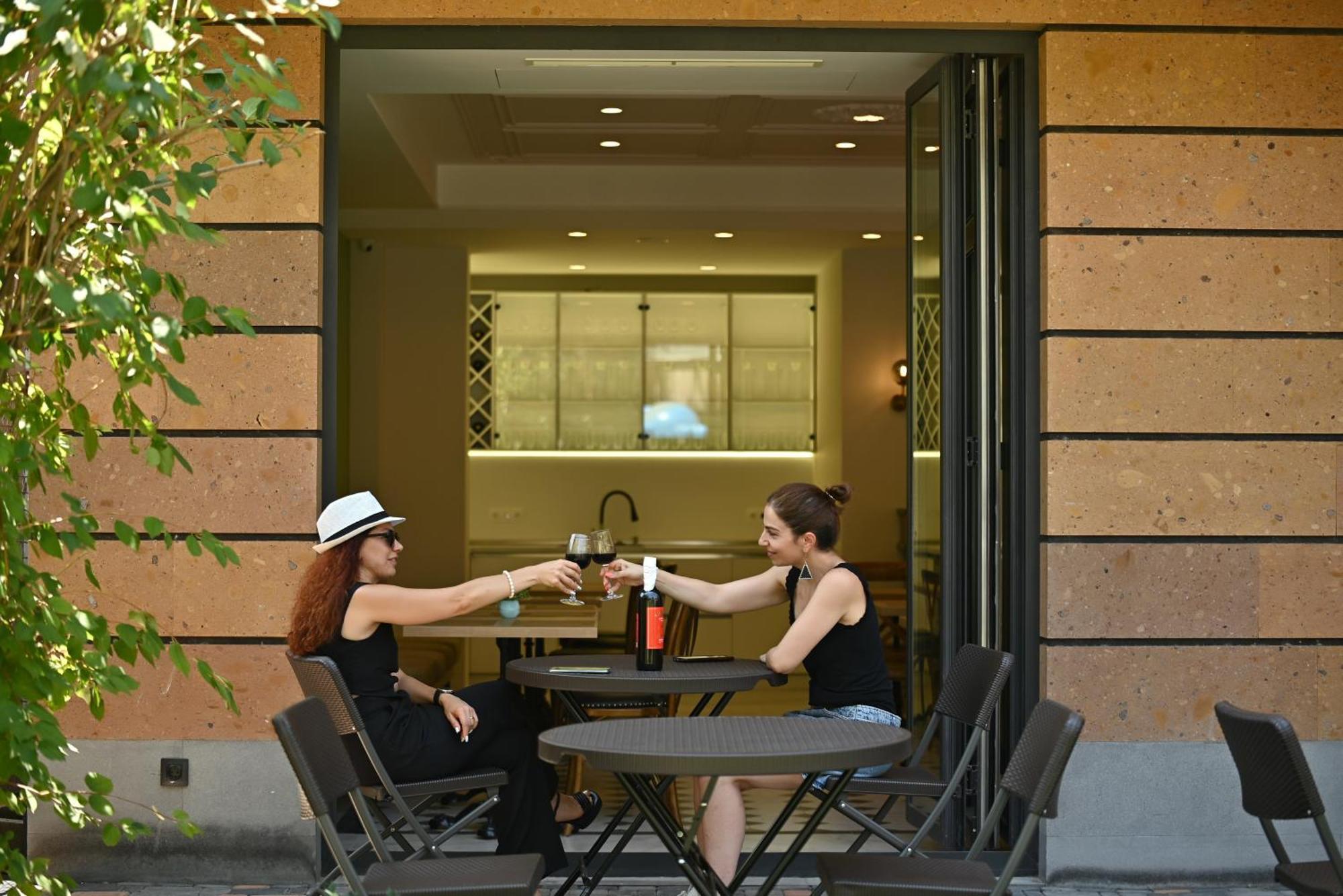 Hotel Avenue 30 Yerevan Bagian luar foto