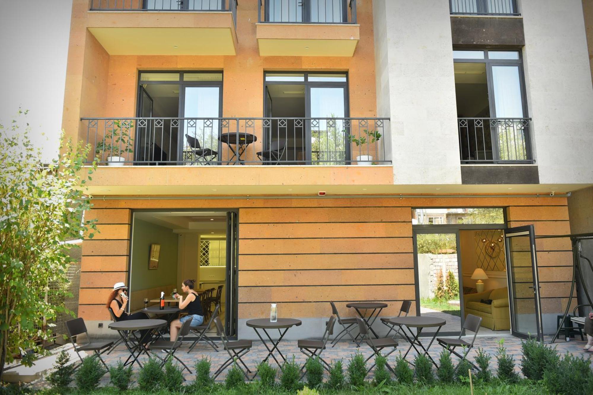 Hotel Avenue 30 Yerevan Bagian luar foto
