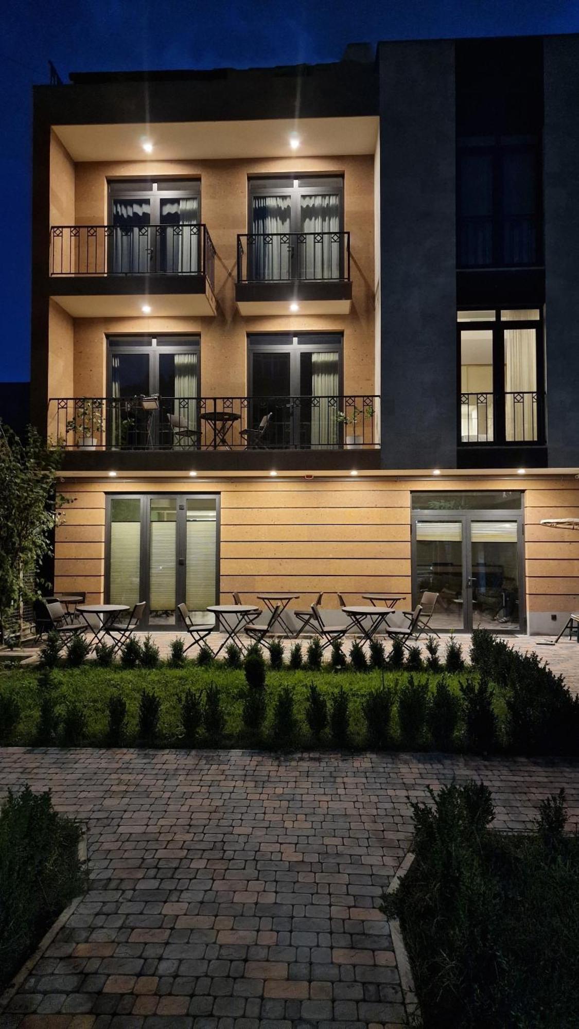 Hotel Avenue 30 Yerevan Bagian luar foto