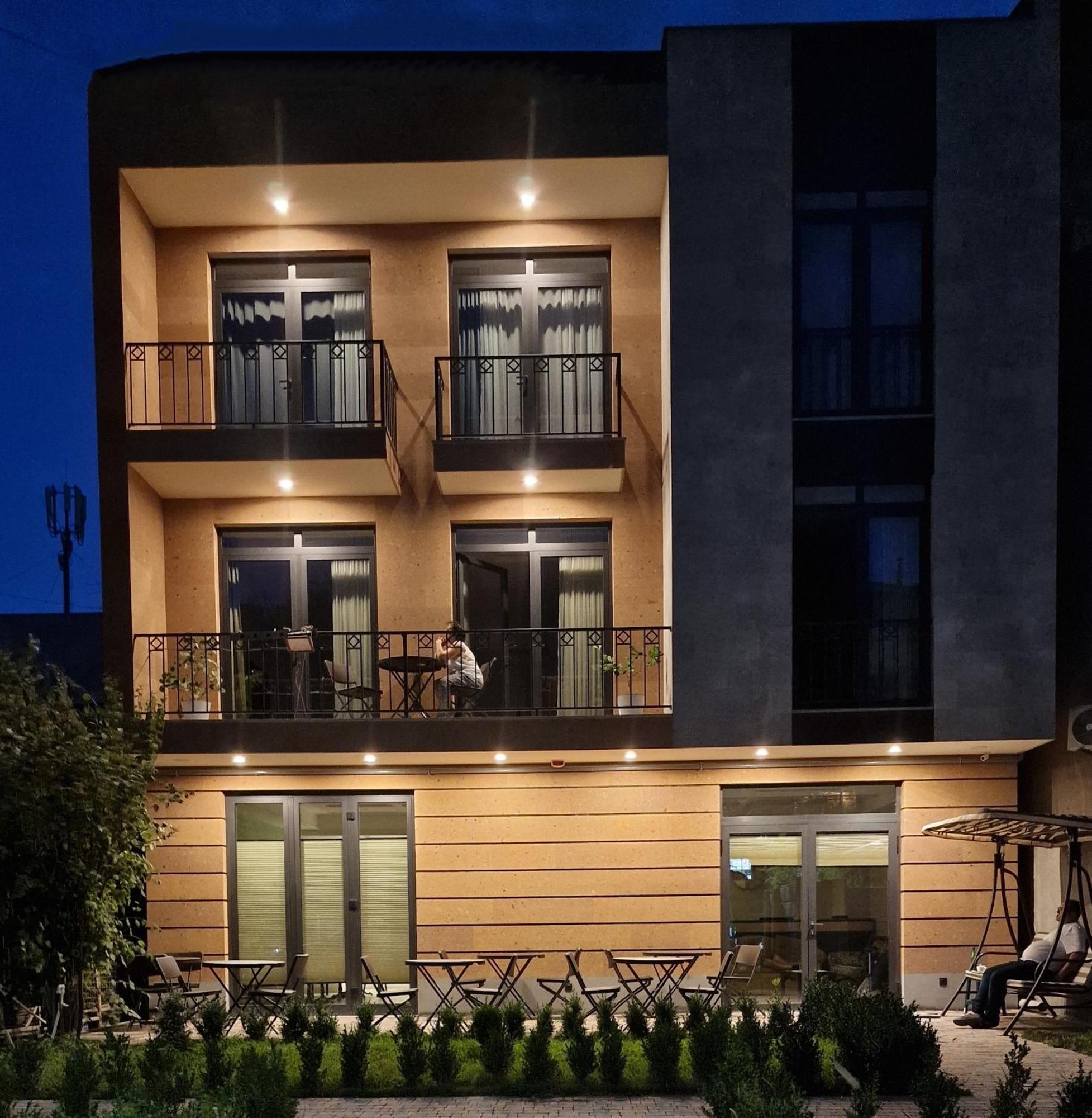 Hotel Avenue 30 Yerevan Bagian luar foto