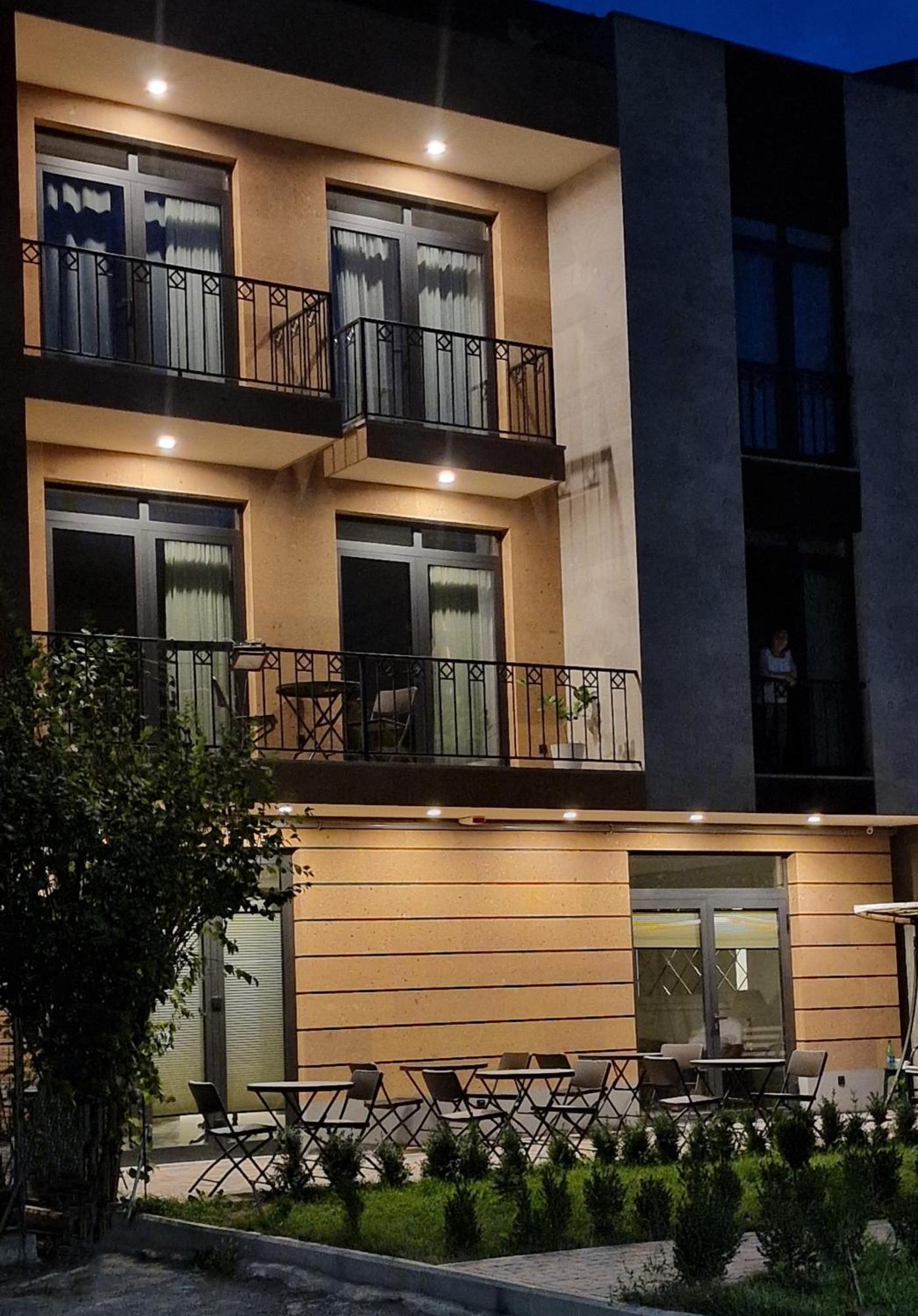 Hotel Avenue 30 Yerevan Bagian luar foto