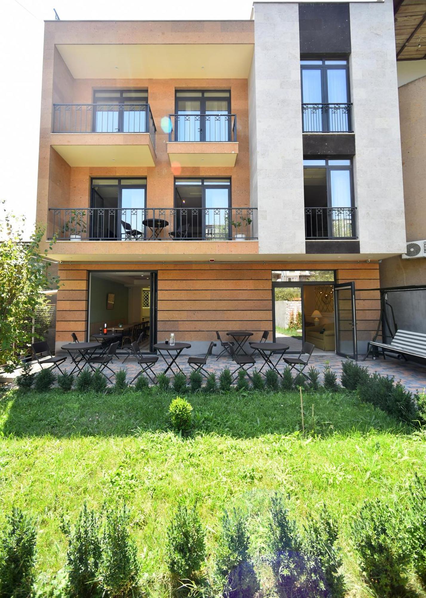 Hotel Avenue 30 Yerevan Bagian luar foto